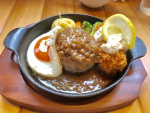 【肉汁の洪水】ハンバーグレストラン『lala』で食べた気まぐれランチが予想外に美味かった件